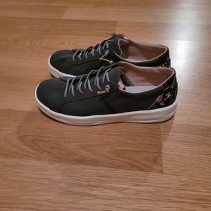 Hey Dude Size 8 women's shoes